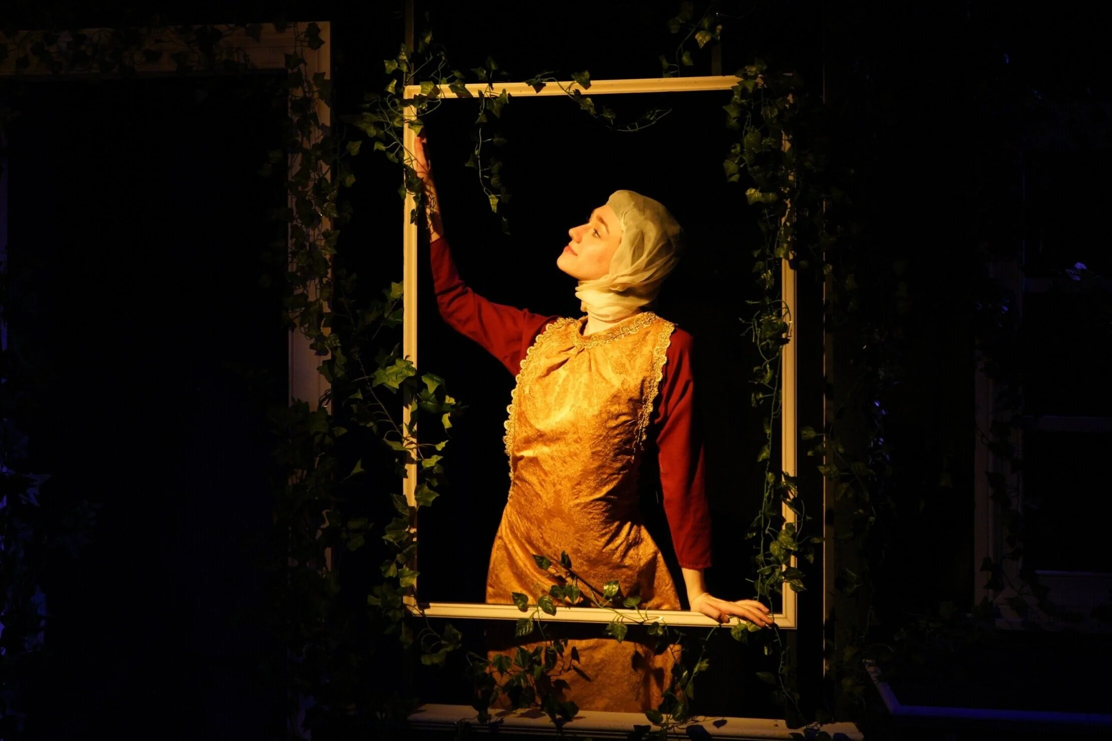  UC Santa Barbara alumna Alex Hoffman designed the costumes for “5 Times in One Night,” a play that ran in New Jersey in early 2020. Photo by Jonathan Hinterberger. 