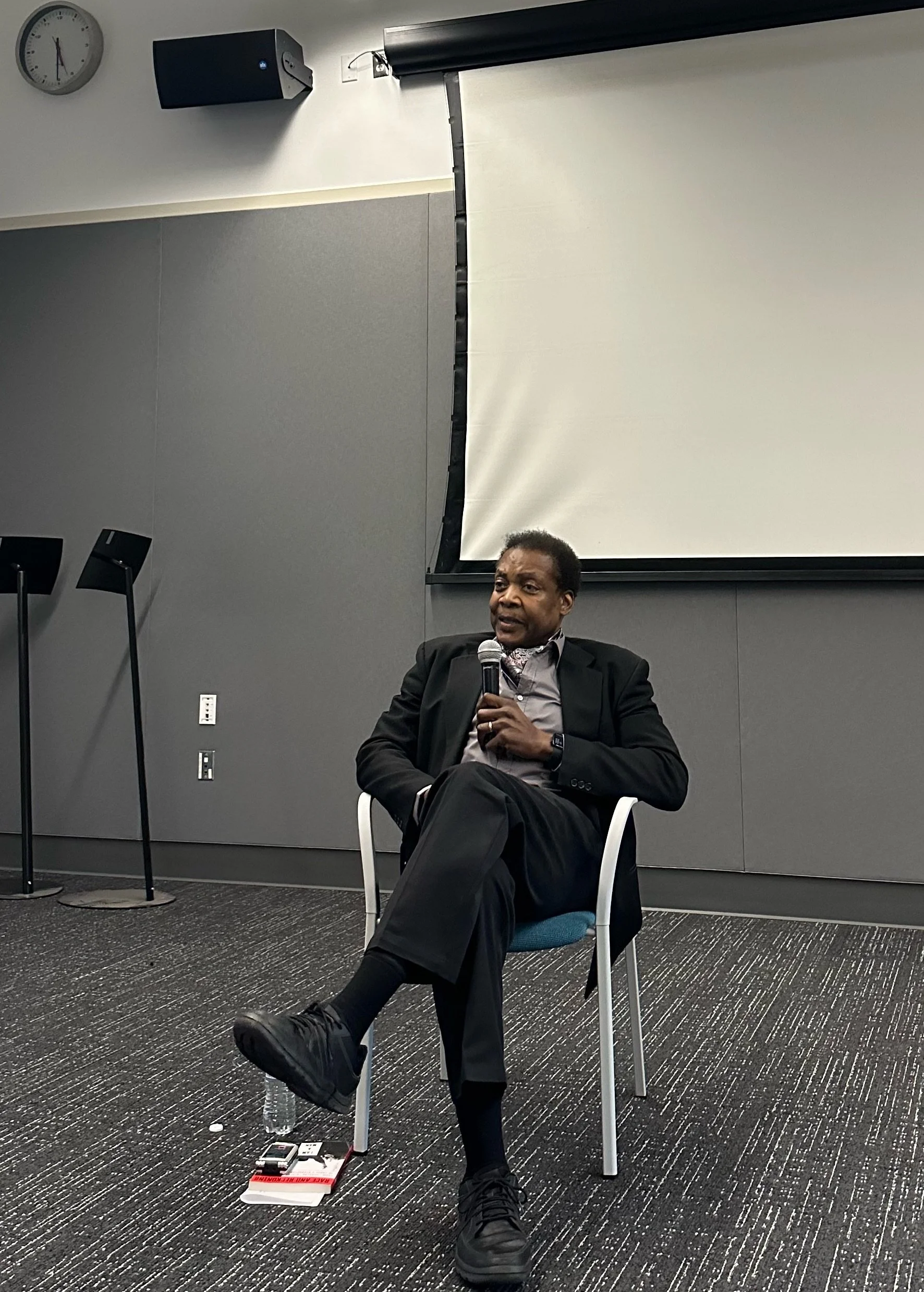  Democracy and civil liberties expert Ellis Cose spoke at UC Santa Barbara at a talk titled, “Let’s Talk About Democracy,” organized by the Walter H. Capps Center and the Renewing American Democracy project. 