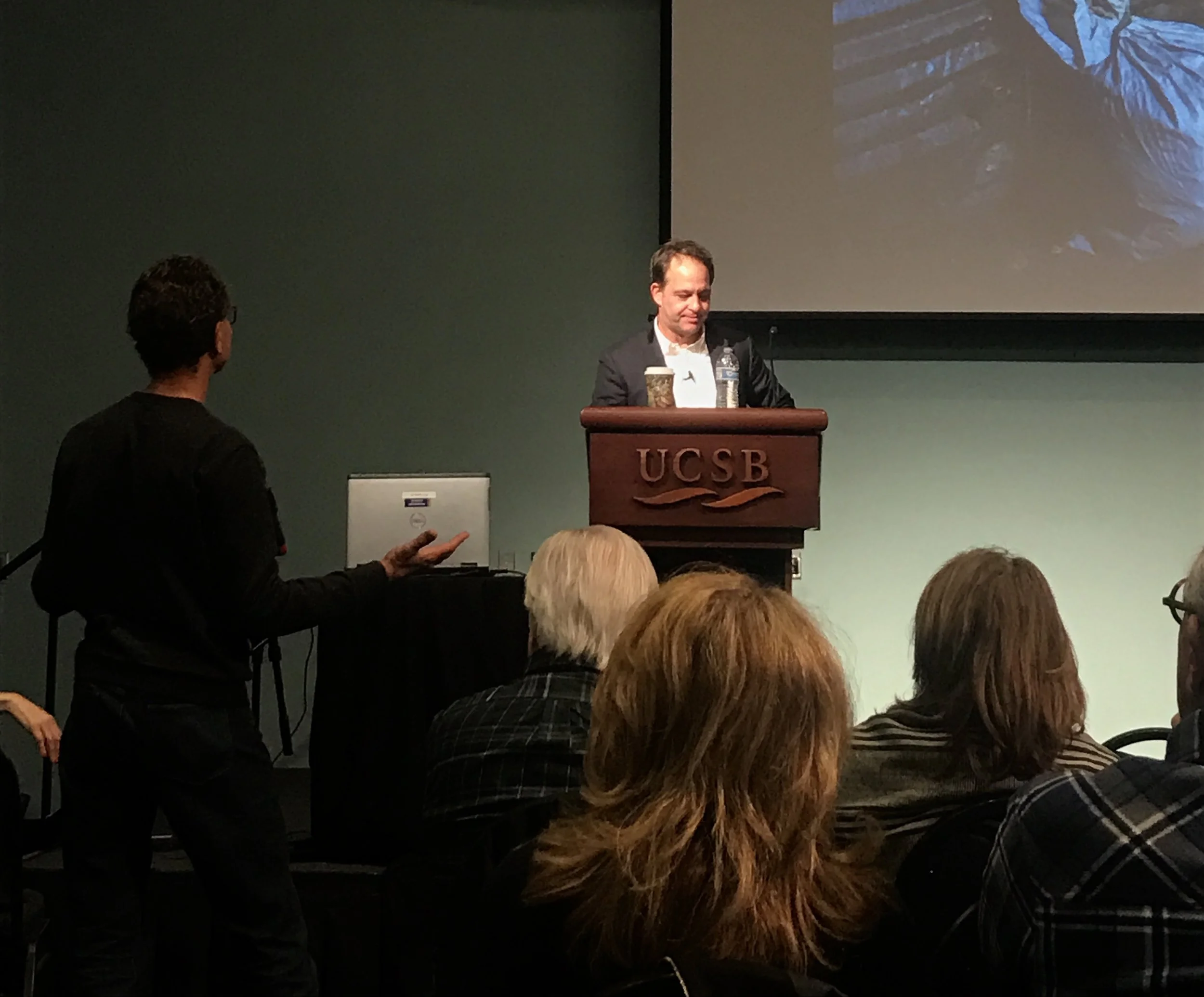  Dexter Filkins answers an audience member's question. 