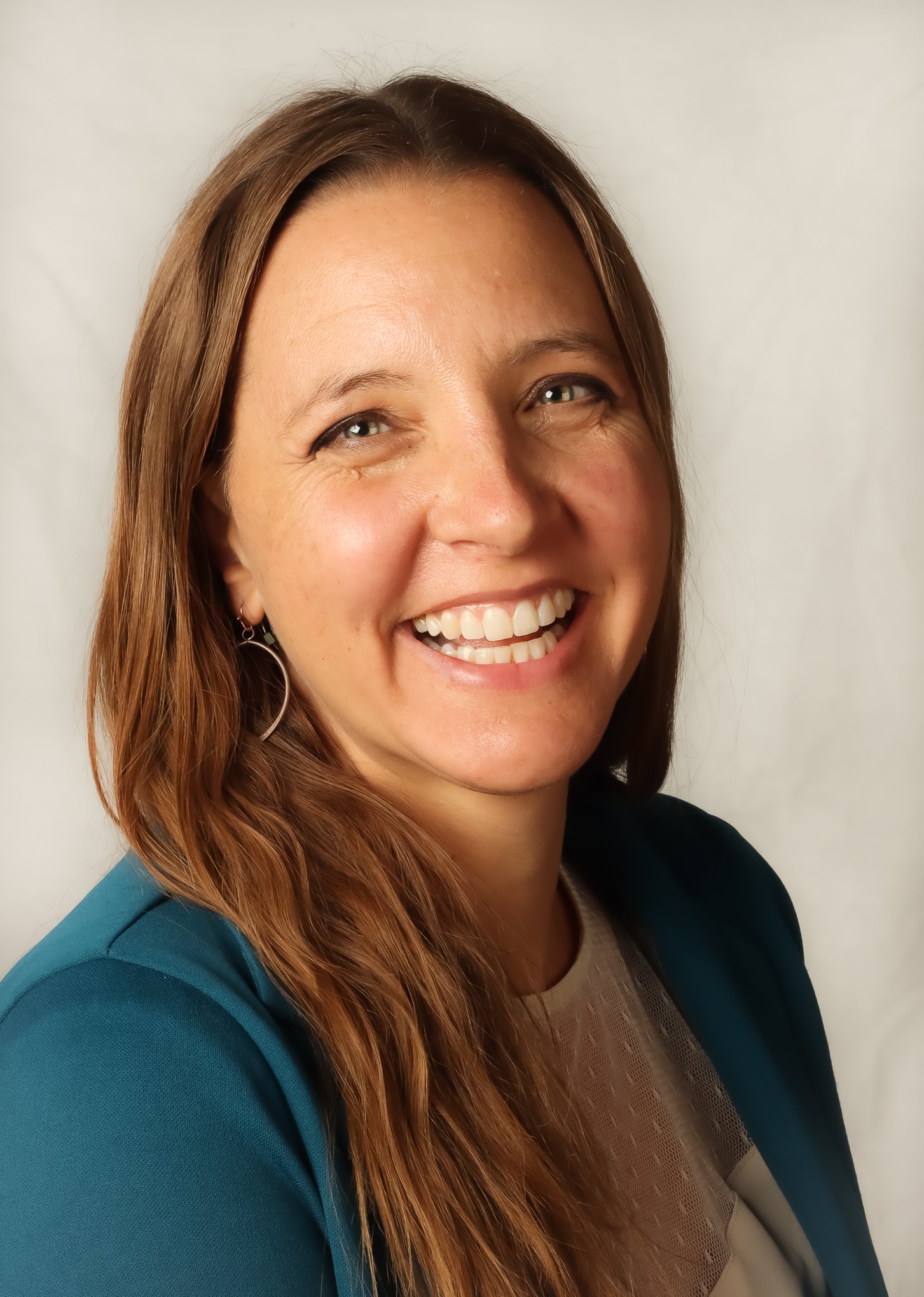  UC Santa Barbara Daily Nexus alum Gretchen Macchiarella mentors emerging journalists as assistant professor of Journalism at CSU Northridge. 