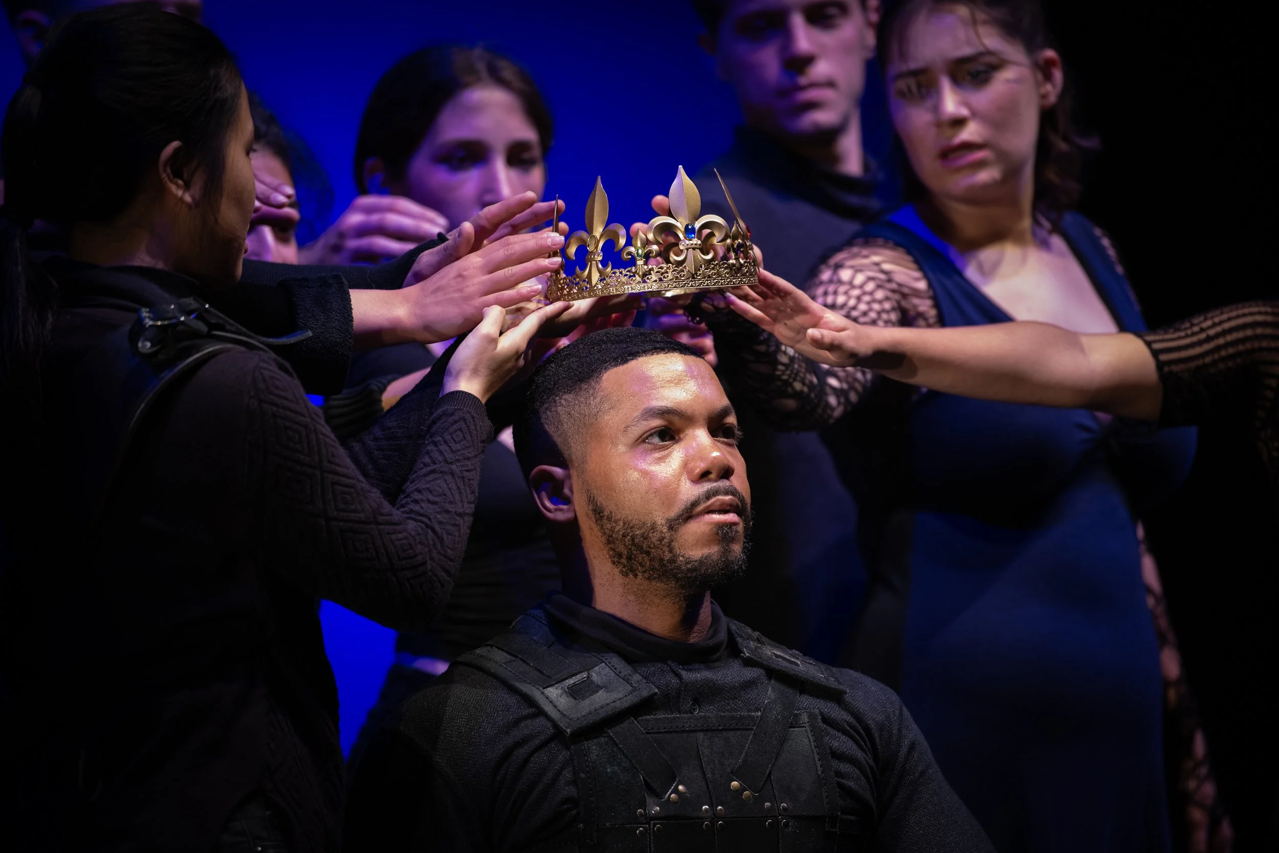  Preston Jones playing Richmond, later King Henry VII, being crowned.            Photos by Jeff Liang and Marek Sawicki  