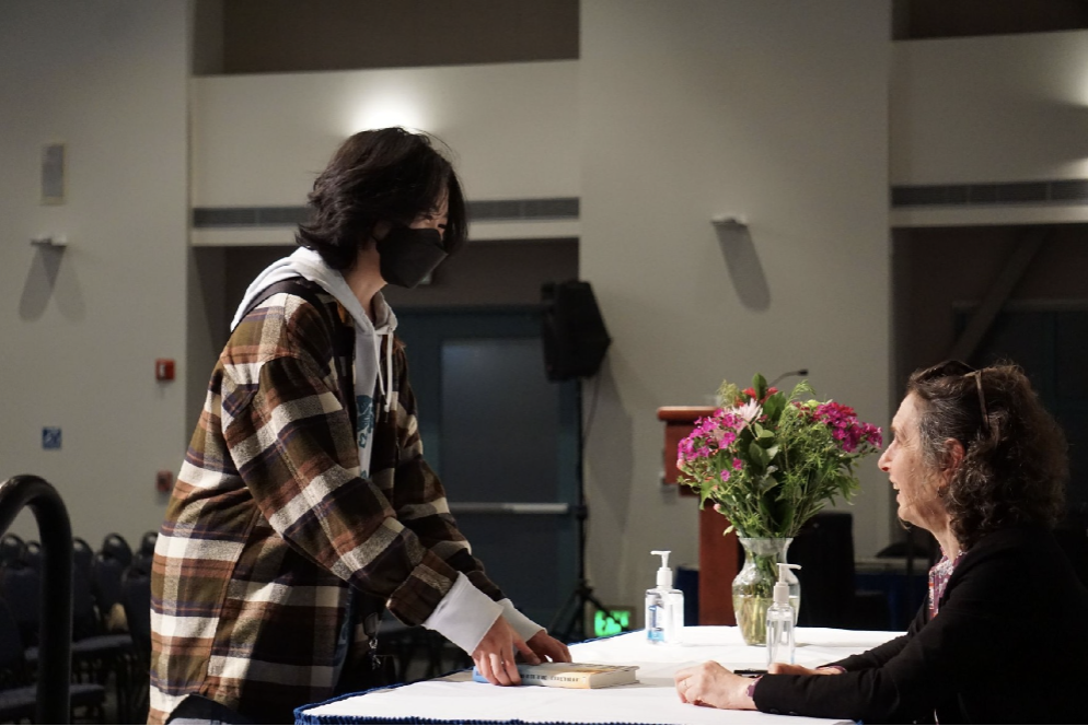  Pulitzer prize-winning author Elizabeth Kolbert signing her book for a student at her talk for the Interdisciplinary Humanities Center. Photo courtesy of IHC 