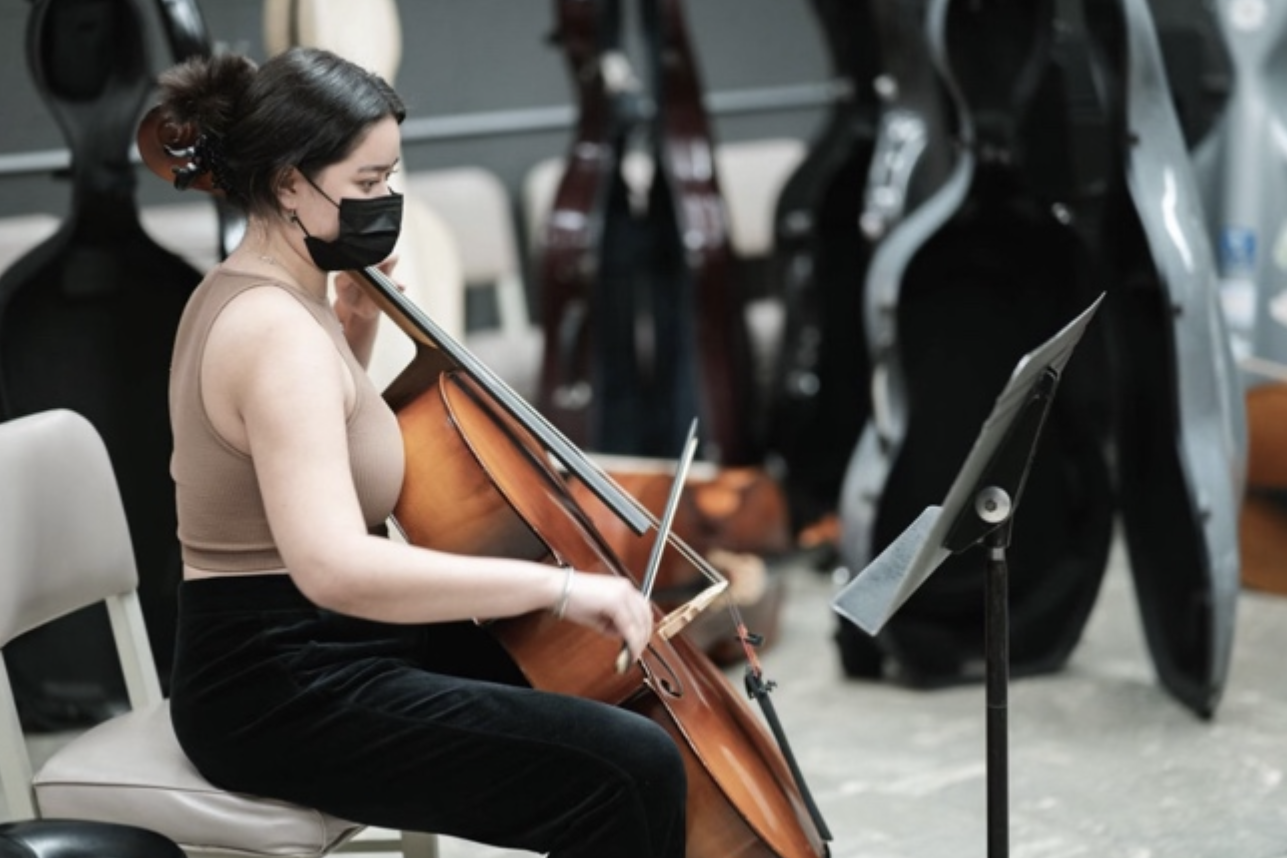  Cellist and first-year UC Santa Barbara Music major Mia Paul practices daily for the  Chamber Ensemble . Photograph by Qiele Guo.  
