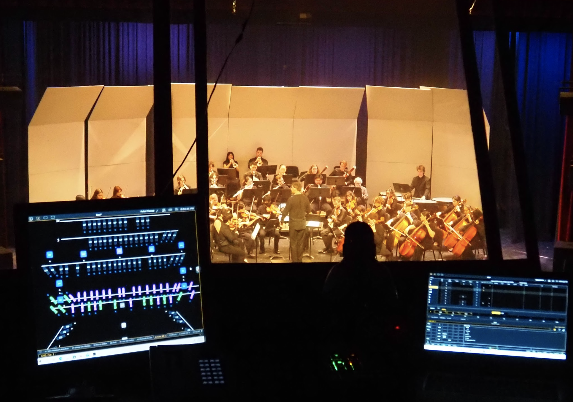  Various screens controlling the technical production at the Lotte Lehmann Concert Hall. 