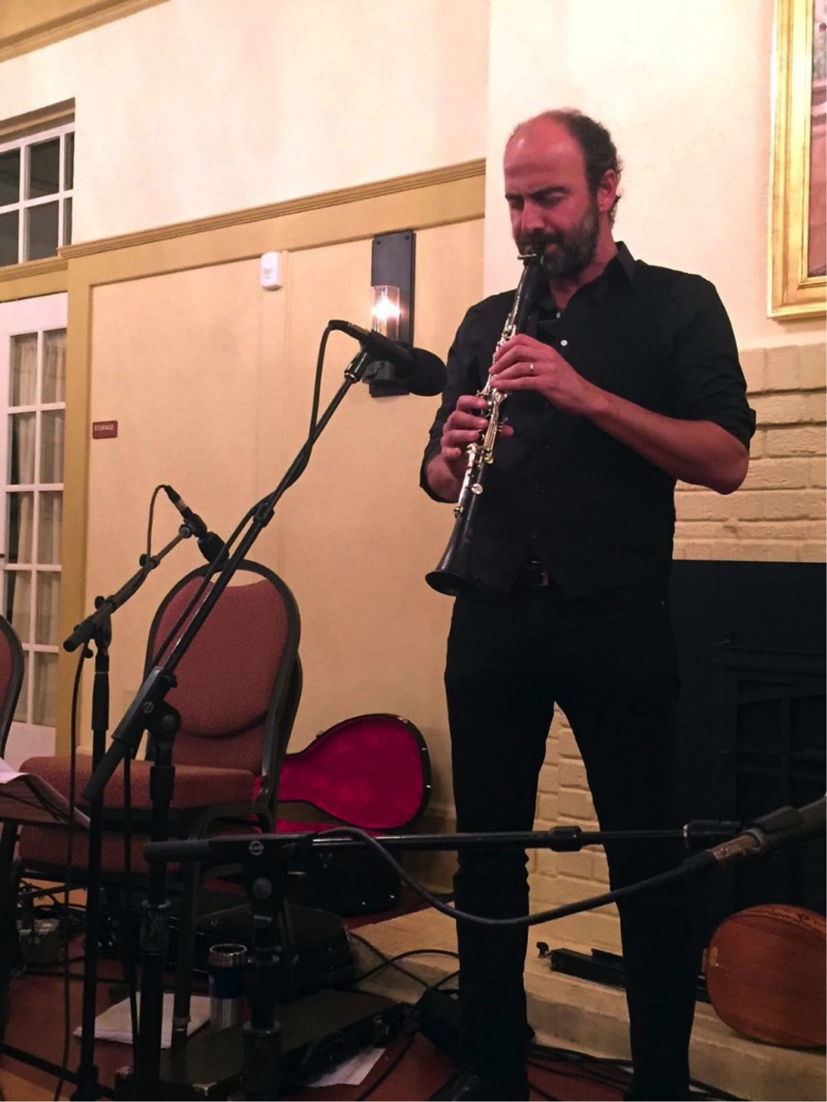  Kinan Azmeh and his clarinet fuse together in an instrumental piece dedicated to the Islamic philosopher-poet Ibn ‘Arabi. (Photo by Jane Carroll) 